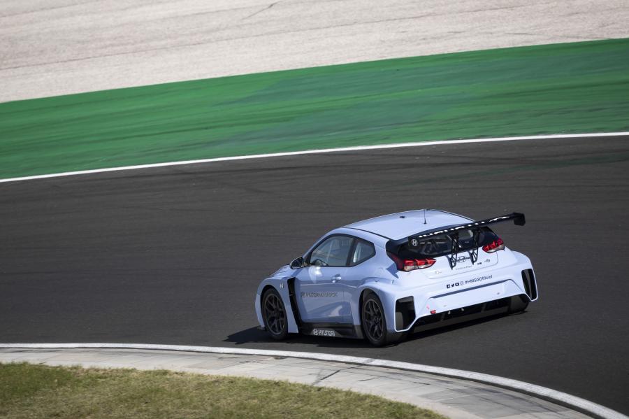  Hyundai Veloster N ETCR 2019 года  (фото 12 из 15)